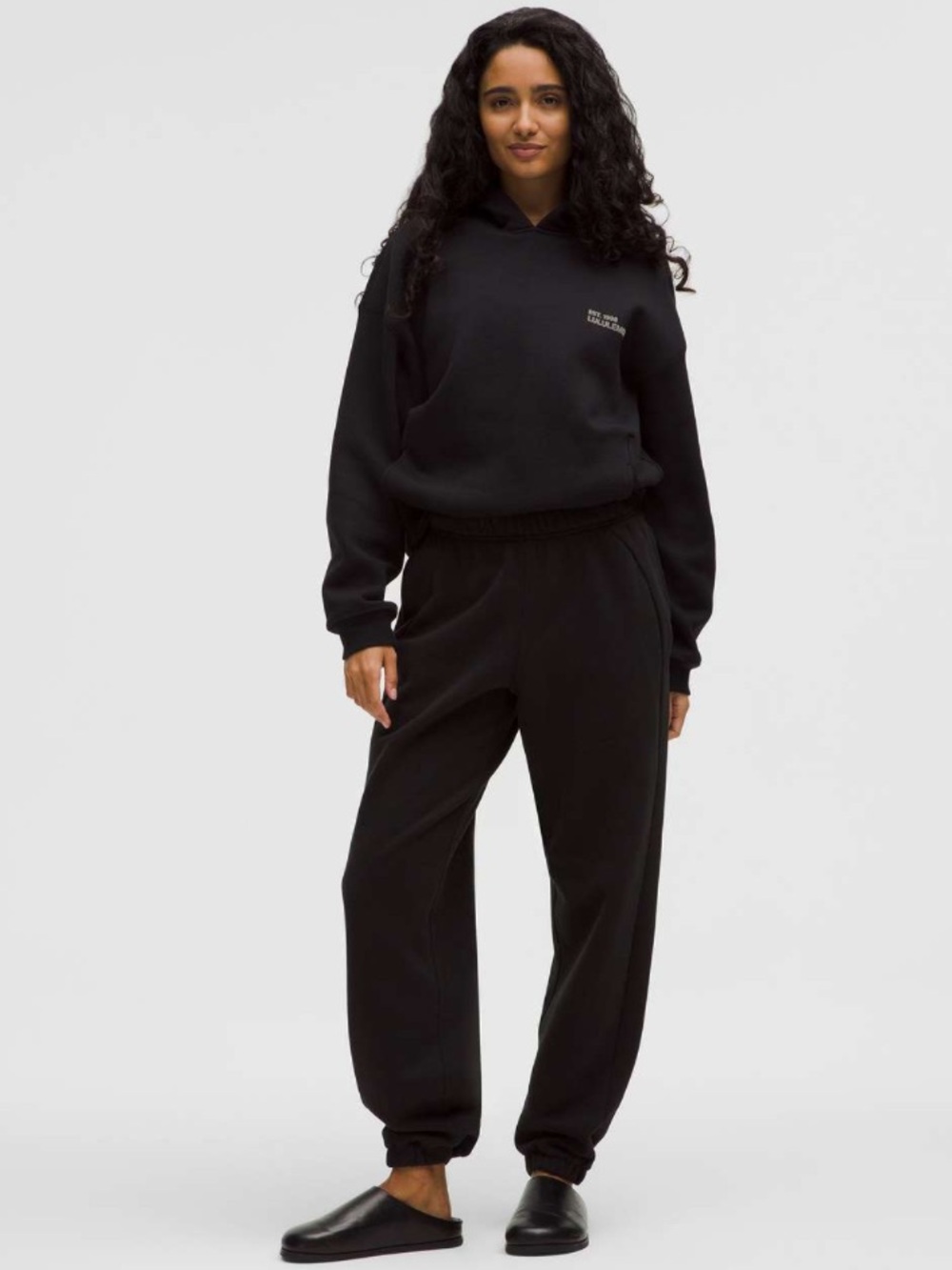 Lululemon Scuba Mid-Rise Oversized
Jogger *Regular - Black